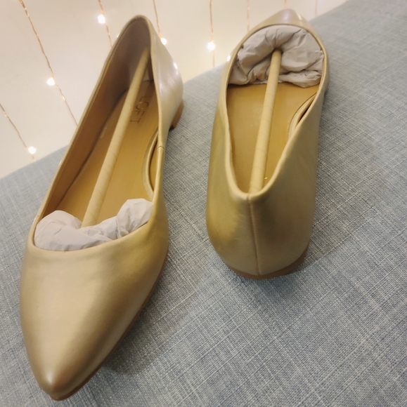 NWT/NIB LOFT Aubrey Pointy Toe Flat 7.5 Matte Gold - Picture 3 of 9
